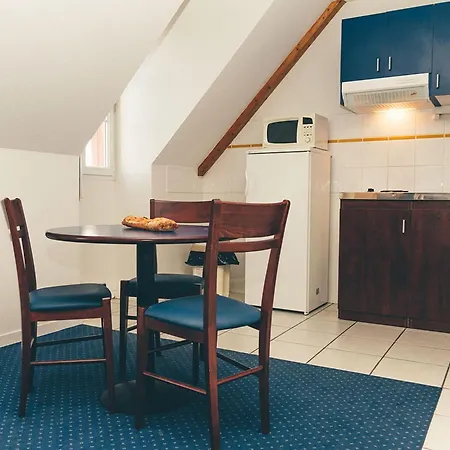 Cozy 2-person Near Thermal * 라로슈포세이